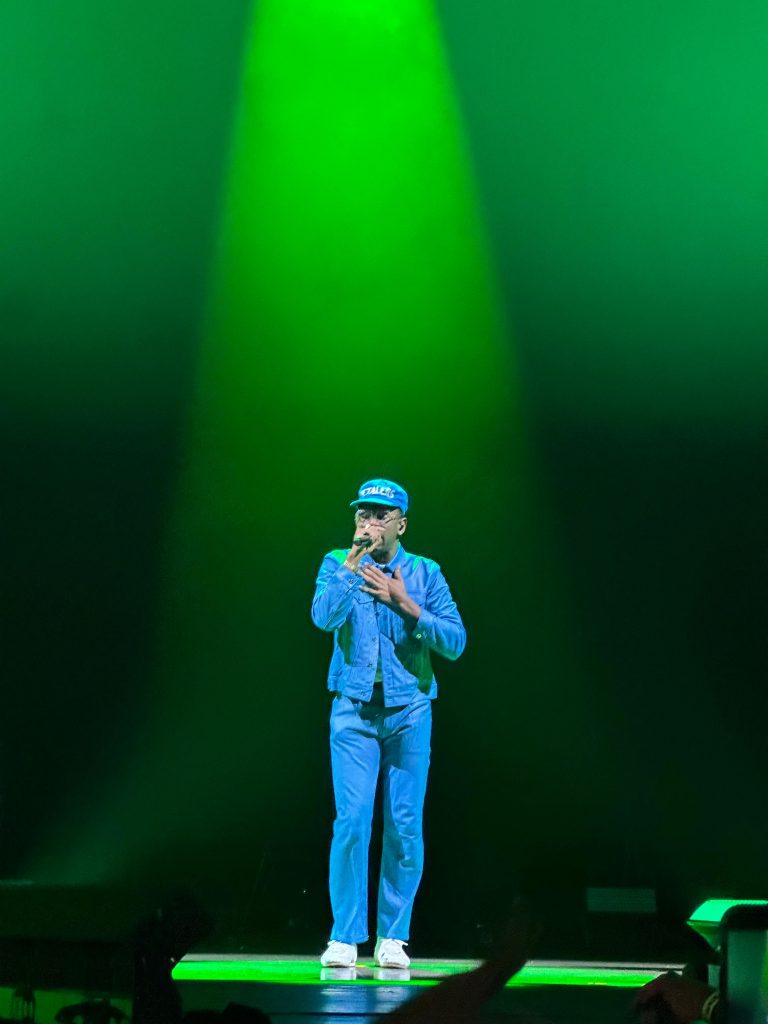 Tyler, The Creator enigmático en el escenario de Parque Viva, Costa Rica (2026). Foto: Marlon Fuentes para El Timbre Suena.